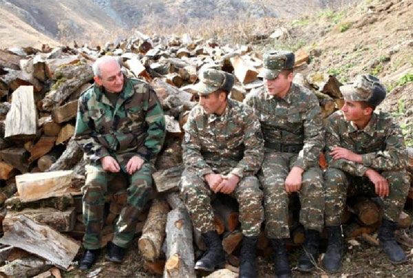 Բակո Սահակյանն այցելել է մի շարք զորամասեր և ղարաբաղա-ադրբեջանական սահմանի հատվածներից մեկը