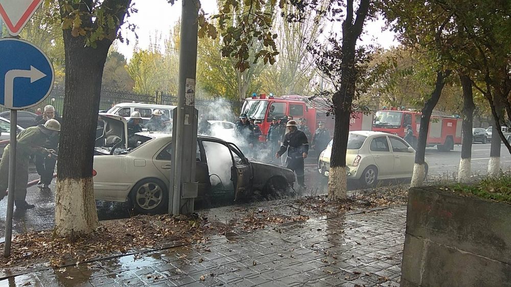 Բաղրամյան պողոտայում մեքենա է այրվել