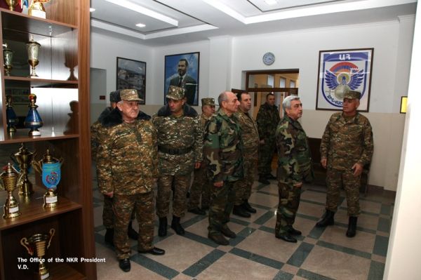 Սերժ Սարգսյանն այցելել է զորամասեր