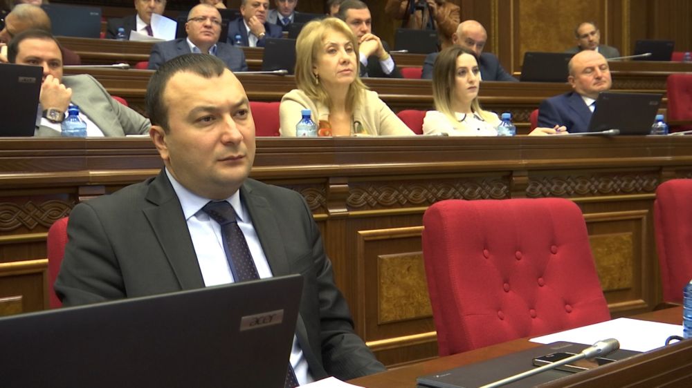 «Մնում է հուղարկավորության ու արտագաղթի վարկեր սահմանեն» Վահե Էնֆիաջյան