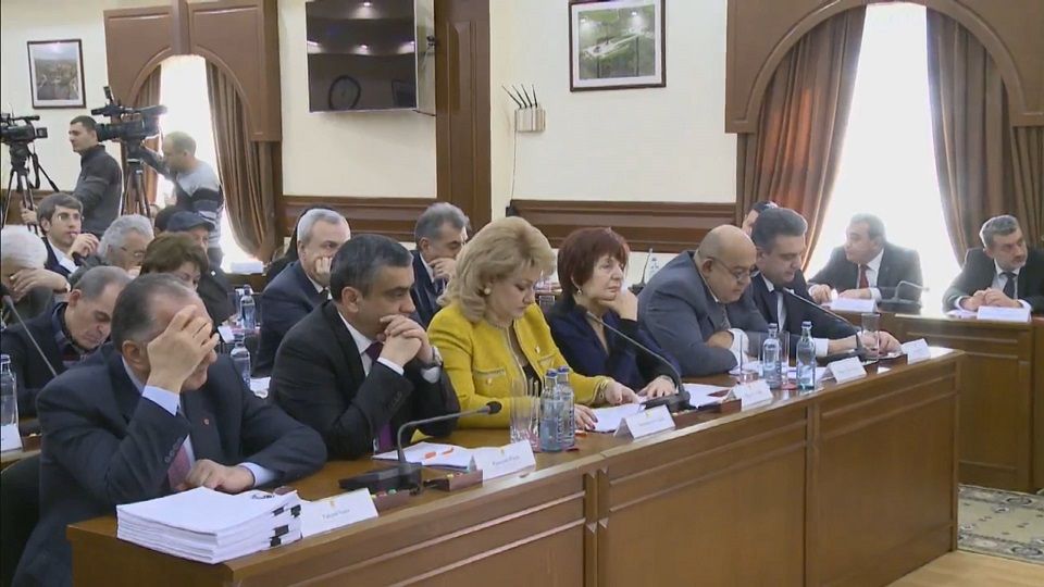 Իրավիճակը ավագանու նիստում պարբերաբար լարվում է