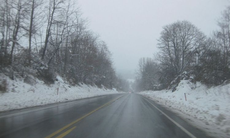 Ճանապարհներին թույլ ձյուն է տեղում
