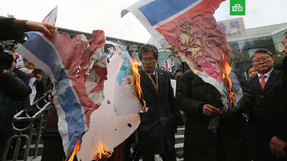 Սեուլում այրել են հյուսիսկորեական դրոշը