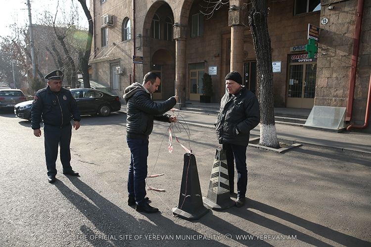 Երևանում վերացվում են երթեկությանը խանգարող արգելապատնեշները