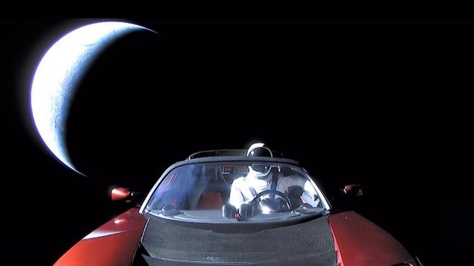 Իլոն Մասկի նոր լուսանկարը կարմիր Tesla Roadster-ից