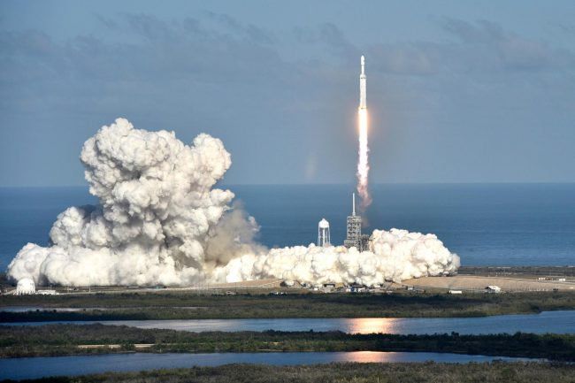 Բացի էլեկտրամոբիլից՝ Falcon Heavy հրթիռը գաղտնի բեռ է ուղարկել տիեզերք