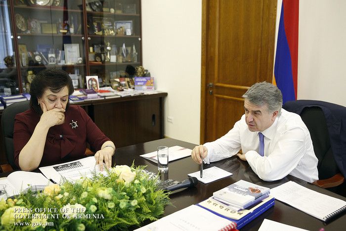 2018թ. ակնկալում եմ ձեզնից որոշակի պրագմատիկ ռեցեպտներ. վարչապետը՝ Հրանուշ Հակոբյանին