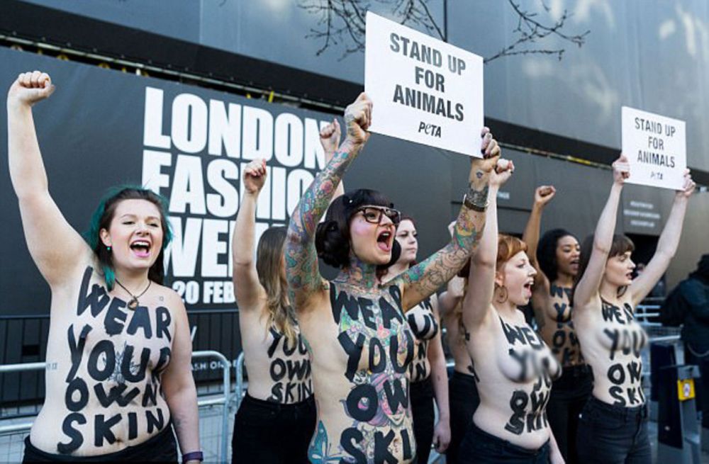 Հագե՛ք սեփական մաշկը. կենդանիների պաշտպանները մերկացել են Լոնդոնի նորաձևության շաբաթի ժամանակ