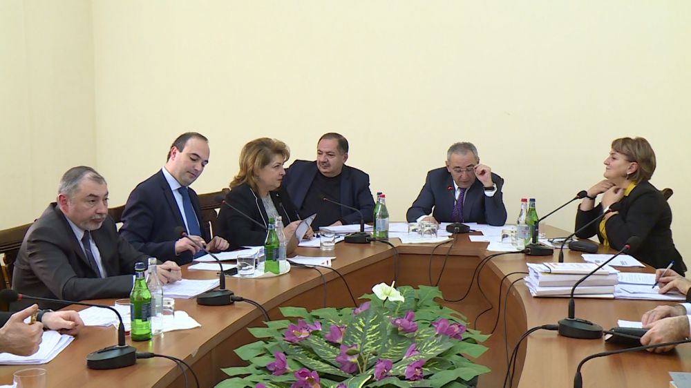 Ո՞ւմ կտա վարչապետն առանձնատուն. քննարկում Աժ-ում