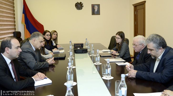 Դավիթ Հարությունյանը բրիտանացի փորձագետի հետ քննարկել է աշխատանքային օրենսգրքին վերաբերող հարցեր