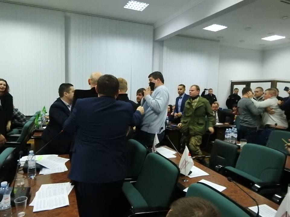 Ծեծկռտուք ուկրաինական քաղաքի խորհրդի նիստում