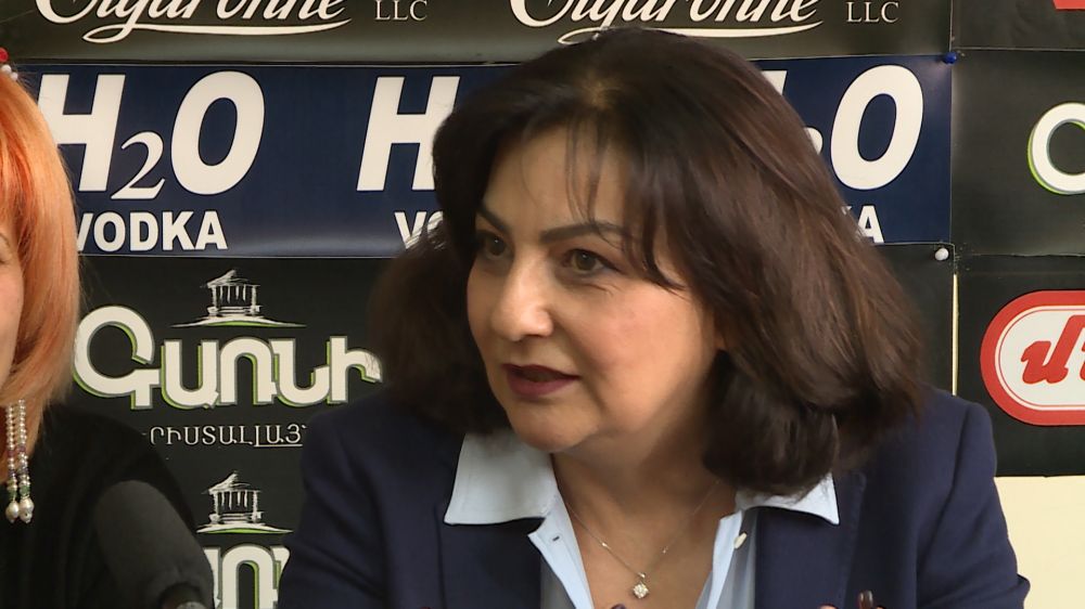 Անընդհատ փորձում են հիշեցնել, որ կնոջ տեղը խոհանոցն է. Արմինե Օհանյան