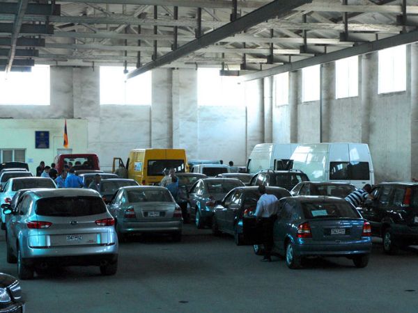 Կա՛մ կռվով-դավով է լինում, կա՛մ դատական կարգով. ինչպես են մաքսազերծվում մեքենաները