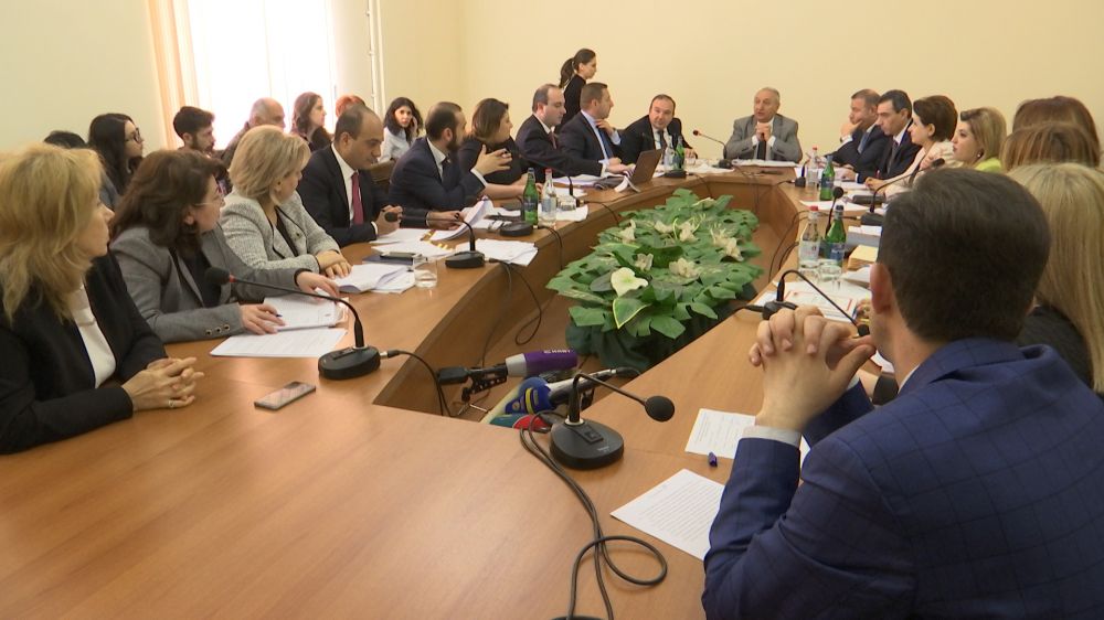 Բանավեճ Արարատ Միրզոյանի և Կարեն Ավագյանի միջև