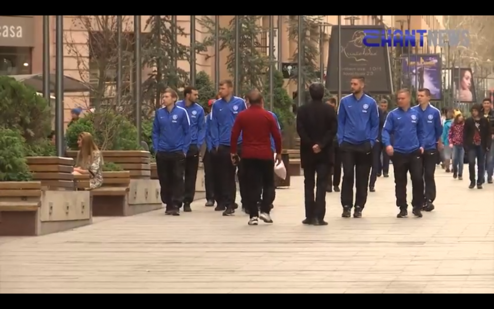 Էստոնիայի ազգային հավաքականի ֆուտբոլիստները զբոսնում են Երևանում