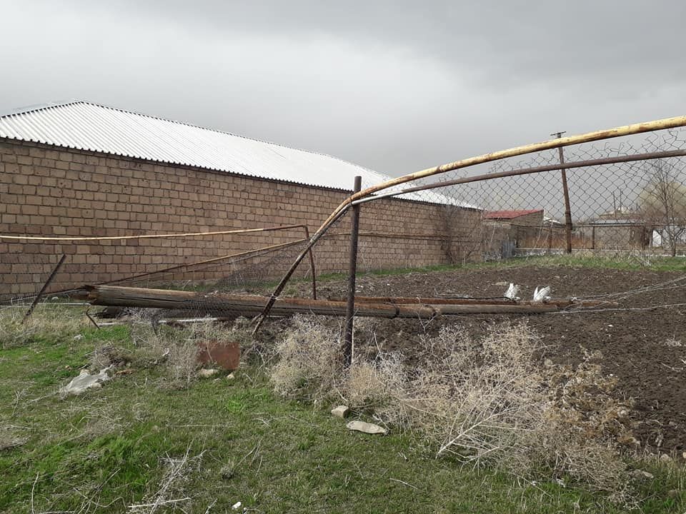 Շիրակի մարզում քամին էլեկտրասյուն է պոկել
