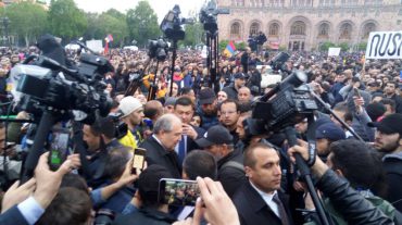 Արմեն Սարգսյանը բանակցեց, բայց Հրապարակը լքեց առանց Նիկոլ Փաշինյանի