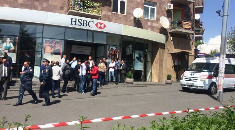 HSBC բանկի մասնաճյուղի վրա հարձակում կատարած ոստիկանության գնդապետի գործի քննությունը հետաձգվեց