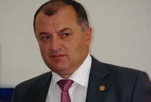 Դուխով, դուխով. Շարմազանովը Գագիկ Մելիքյանին