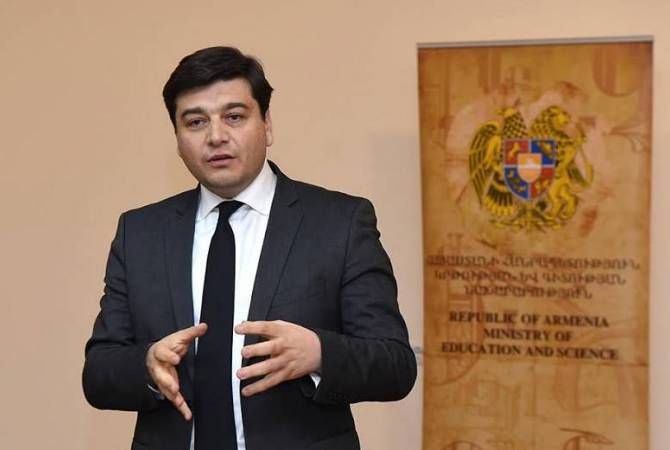 Դավիթ Սահակյանն ազատվել է ԿԳ փոխնախարարի պաշտոնից