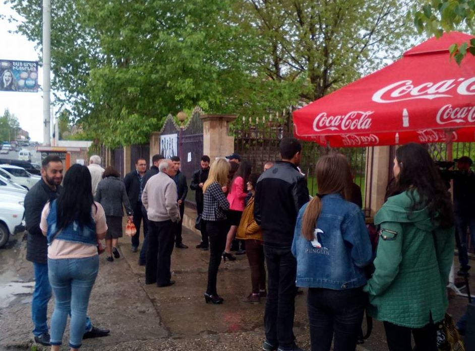 Շիրակում շարունակում են պահանջել Շիրակի պետական համալսարանի ռեկտորի հրաժարականը