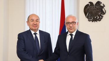 Ղրղզստանի նորանշանակ դեսպանն իր հավատարմագրերի պատճենն է հանձնել ՀՀ ԱԳ նախարարի տեղակալին