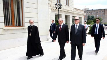 Հանդիպել են Արմեն Սարգսյանն ու Բակո Սահակյանը