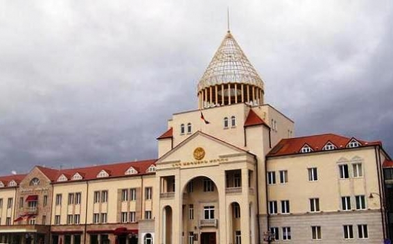 Վեճ ու հայհոյանք Արցախի խորհրդարանում