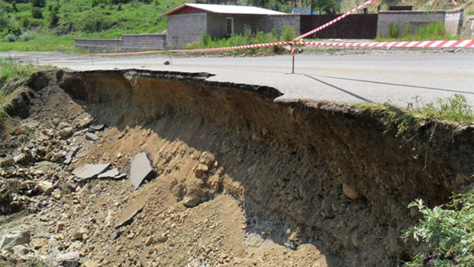 Վանաձոր-Ալավերդի-Վրաստան ճանապարհը փլուզման հետևանքով փակ է բեռնատարների և ավտոբուսների համար