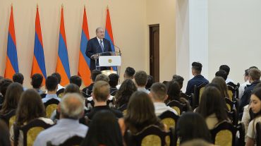 Նախագահն ընդունել է ՀԲԸՄ Մանուկյան-Դեմիրճյան դպրոցի սաներին