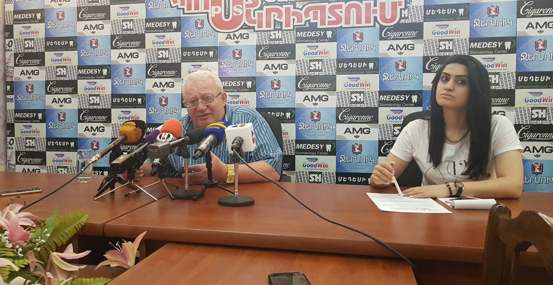 Հրաչ Բերբերյանը հերքում է լուրերը, թե ինքն է կազմակերպել «կաթ»-ի ակցիաները