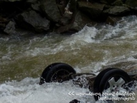 Երևան-Մեղրի ավտոճանապարհին մեքենան գլորվել է գետը. կան տուժածներ