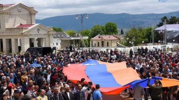 Ստեփանակերտի Վերածննդի հրապարակում կազմակերպվել է խաղաղ հանրահավաք. Արցախպրես
