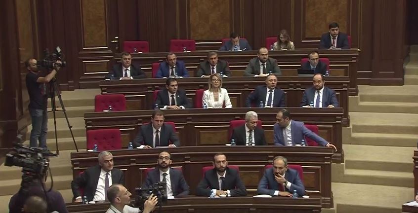 ԱԺ-ում քննարկվում է ՀՀ կառավարության ծրագիրը
