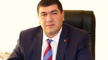 Արտաշատում ավագանու անդամները պահանջում են քաղաքապետի հրաժարականը, իսկ վերջինս չի էլ լսել դրա մասին
