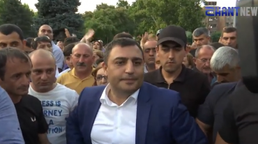 Էջմիածնի քաղաքապետի հրաժարականի պահանջով ցույցերը կվերսկսվեն վաղը ժամը 10:00-ին