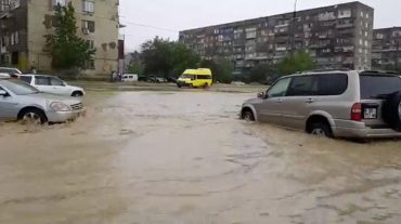 Հորդառատ անձրևների հետևանքով հեղեղվել է Վրաստանի Ռուսթավի քաղաքը