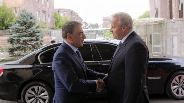 Արա Բաբլոյանը Ռուսաստանի օրվա առթիվ այցելել է Հայաստանում ՌԴ դեսպանատուն