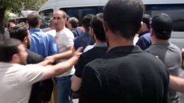 Ծեծկռտուք Սուրբ Գրիգոր Լուսավորիչ եկեղեցու բակում՝ Կաթողիկոսի հրաժարականը պահանջողների ու նրա աջակիցների միջև. հraparak.am