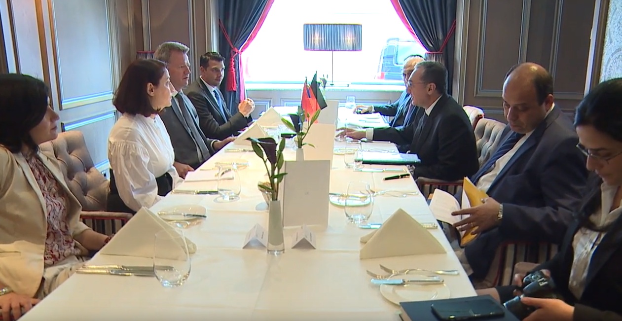 Հայաստանի արտգործնախարարը Գերմանիայում հանդիպել է այդ երկրի ներքին գործերի նախարարության պետքարտուղարի հետ