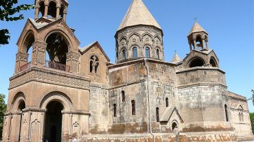 Հանդիպել են Գարեգին Բ-ն և նրա հրաժարականը պահանջող նախաձեռնության անդամները