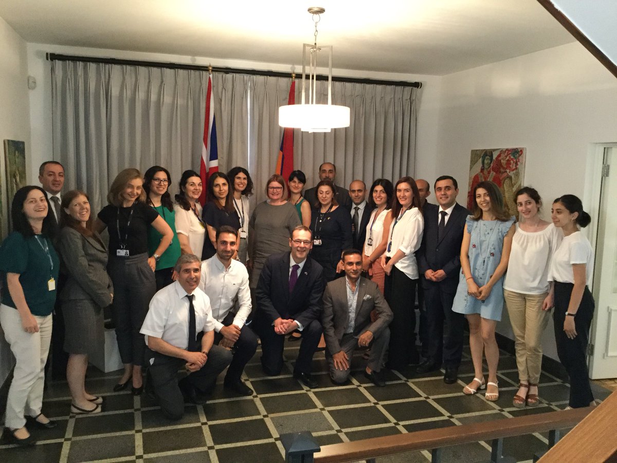 Քնեցի 3 ժամ. բրիտանացի պաշտոնյան ներկայացրել է Երևանում իր անցկացրած 21-ժամյա այցը