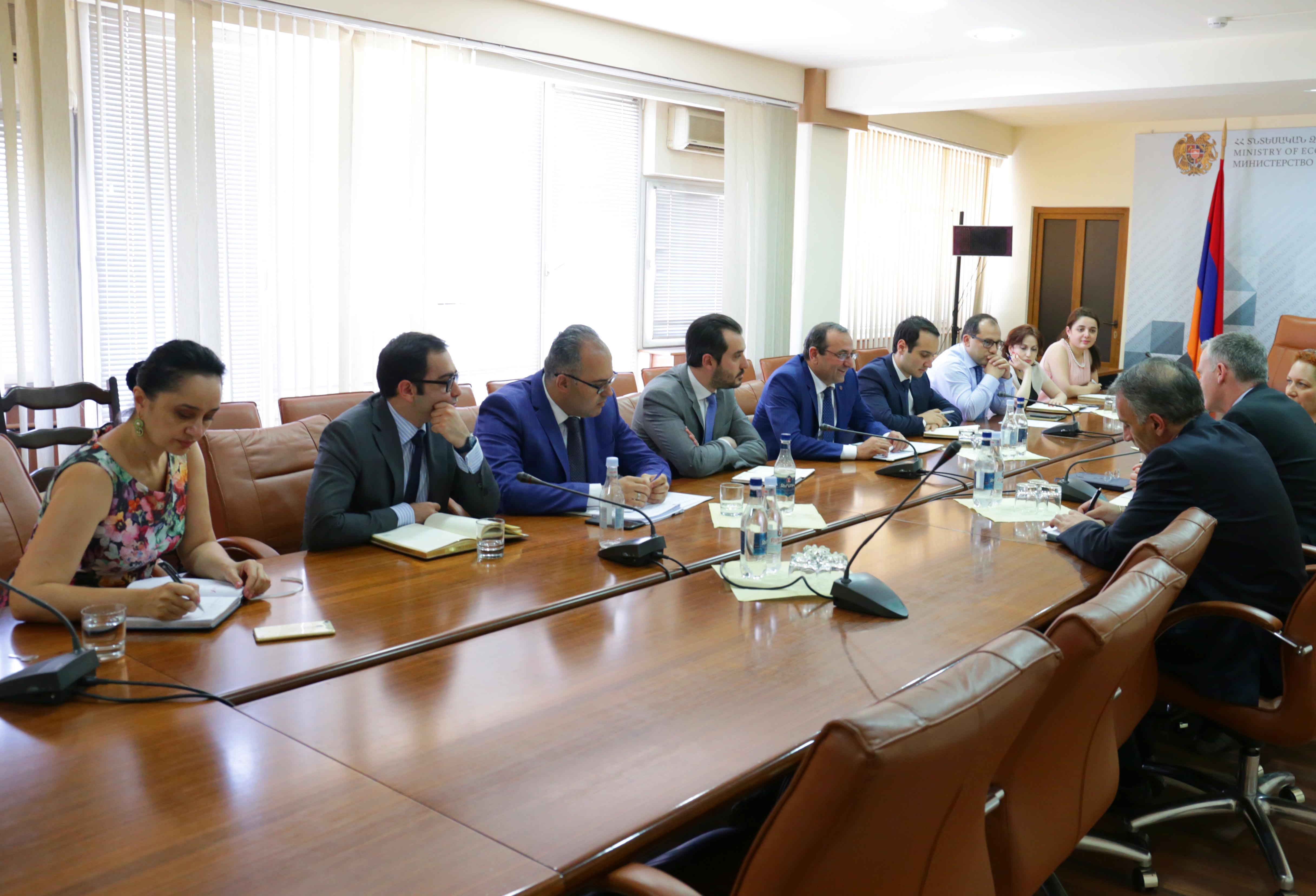 Արծվիկ Մինասյանը հանդիպում է ունեցել ԱԶԲ-ի հայաստանյան գրասենյակի տնօրենի հետ