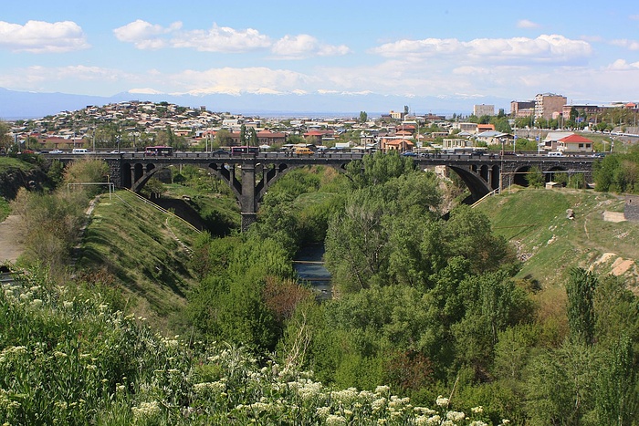 «Հաղթանակ» կամրջից քաղաքացի է նետվել