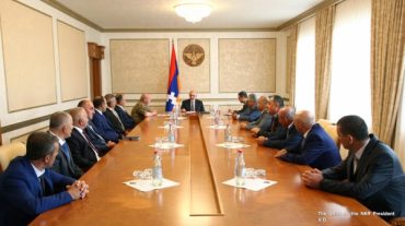 Բակո Սահակյանն ազատամարտիկների հետ քննարկել է ներքին և արտաքին հարցեր