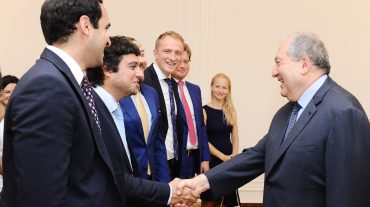 Արմեն Սարգսյանն ընդունել է բիզնես դպրոցների մագիստրոսական ծրագրի մասնակիցներին
