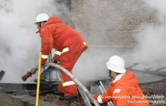 Երևանում պահեստի տանիք է այրվել