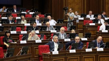 «Դանոսչիկները» և «գործ տվողները» մեծ թափով գլուխ են բարձրացրել, ՀՀԿ-ում անեկդոտ են հյուսել․ «Հրապարակ»