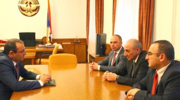 Բակո Սահակյանն ու Արծվիկ Մինասյանը քննարկել են Արցախի և ՀՀ-ի տնտեսական համագործակցության հարցեր