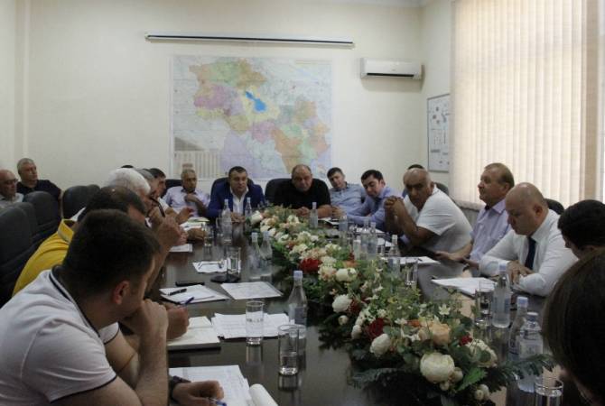 Ջրային կոմիտեի նախագահը ՋՕԸ-ի ղեկավարների հետ քննարկել է հրատապ խնդիրներ